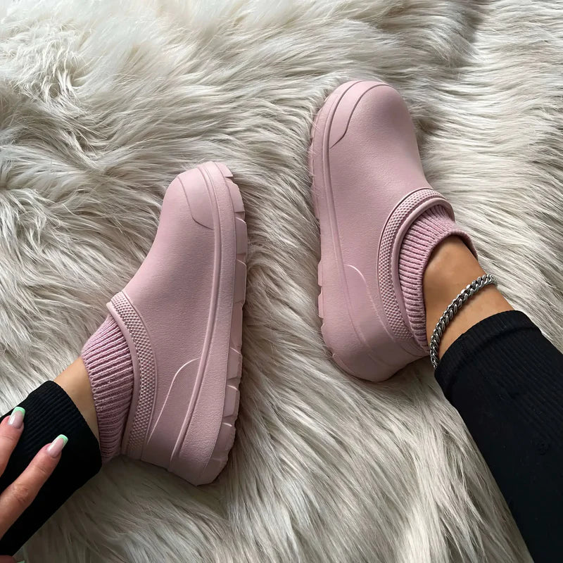 COZY CLOGS